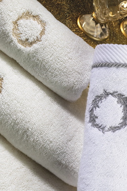 Soft Cotton Luxusní pánský župan SEHZADE s ručníkem a papučkami v dárkovém balení Smetanová / zlatá výšivka M + papučky (40/42) + ručník + box